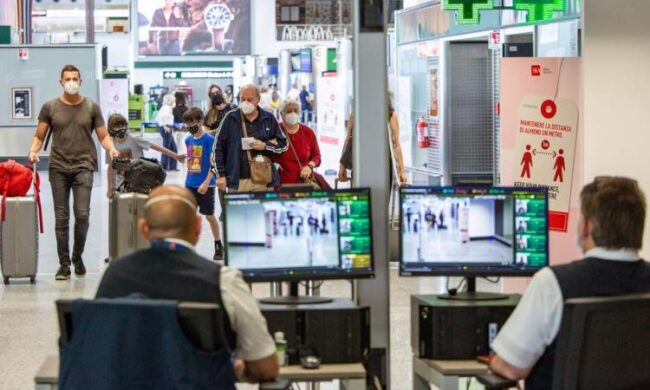 Per viaggiare all’estero oltre al Green pass serve il PLF: cos’è e in quali casi compilarlo