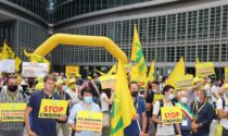 Emergenza cinghiali: centinaia di agricoltori in protesta sotto il Palazzo della Regione