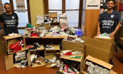 Sequestrati oltre 1200 scarpe e vestiti contraffatti