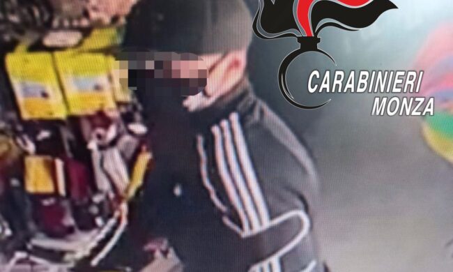 Rapina a mano armata in un negozio, arrestato 26enne milanese