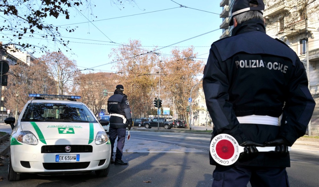Intestazione fittizia di 181 veicoli: per un 49enne scatta la denuncia
