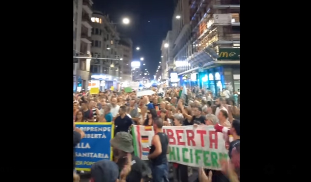 A Milano manifestazione contro il Green pass non autorizzata, 29 persone indagate