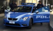 Oltre 2 chili di hashish nascosti in auto e in casa: arrestato spacciatore