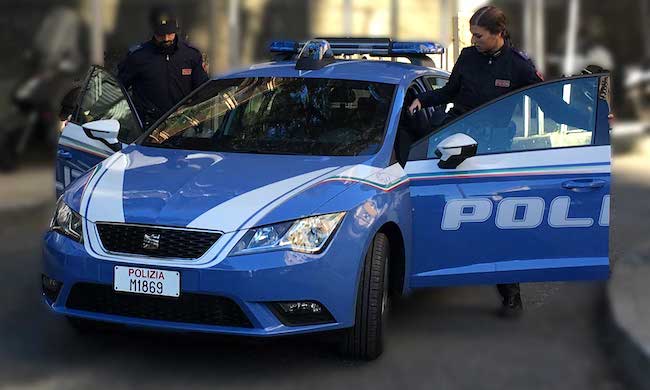 Oltre 2 chili di hashish nascosti in auto e in casa: arrestato spacciatore