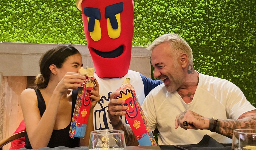 Gianluca Vacchi si trasforma in “kebabbaro” e apre tre locali a Milano