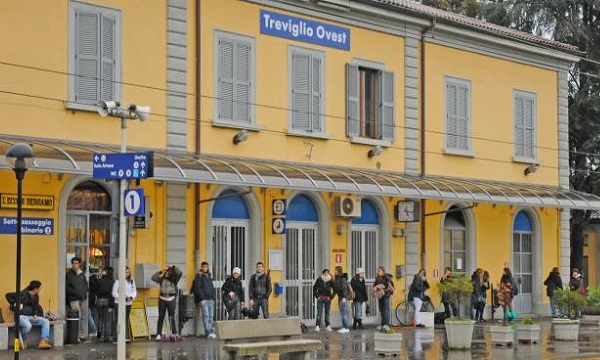 Treno “in ostaggio” di un centinaio di ragazzini su di giri, fermo sui binari per due ore