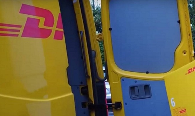 Autista Dhl sequestrato sul suo camion e rapinato della merce che trasportava