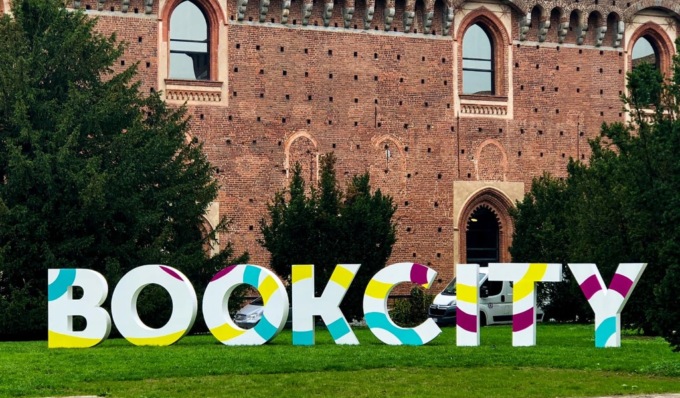 BookCity Milano: inaugurata la X edizione con Carmen Yáñez, moglie di Luis Sepúlveda