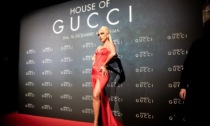 Lady Gaga a Milano per "House of Gucci" ringrazia il personale sanitario: "Vorrei che tutti vincessero un premio"