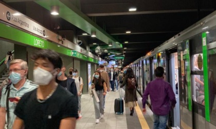 25enne scappa tra i tunnel della metro poi ha un infarto sulla banchina