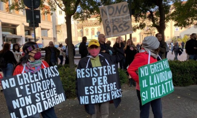 Verso il divieto ai No Green pass nei centri storici e basta cortei, solo sit-in