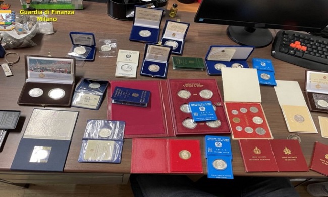 Sigilli ad un Compro oro abusivo: sequestrati 2,4 chili di metalli preziosi