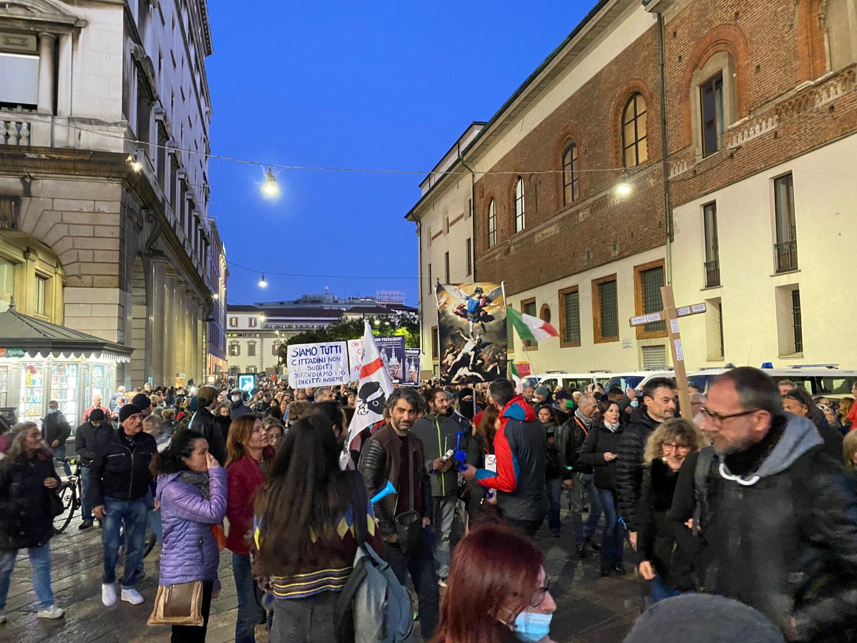 GREEN PASS, SEDICESIMO SABATO DI MOBILITAZIONE (FOTO 4)