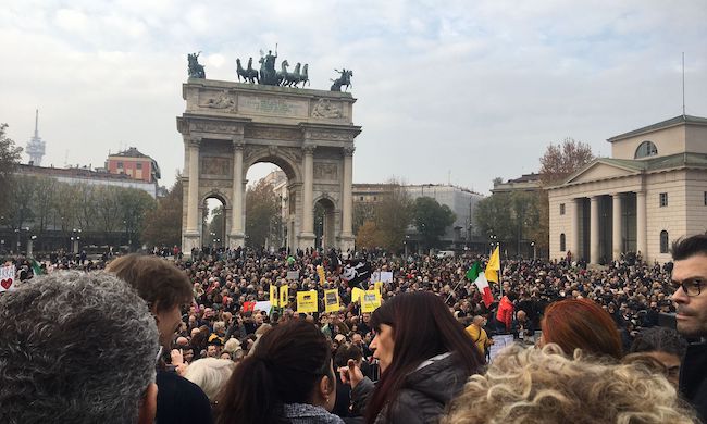 Nuovo sabato di protesta No Green Pass: all’Arco della Pace con Kennedy e poi in piazza Fontana