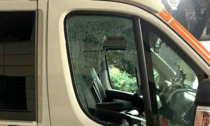 Ancora attacchi alle ambulanze: vetro sfondato al mezzo della Croce Verde Baggio