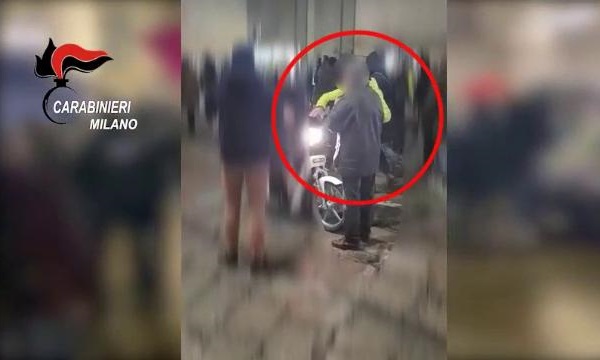 Obbligo di dimora per manifestante No green Pass: aveva partecipato a cortei e aggredito giornalisti e passanti