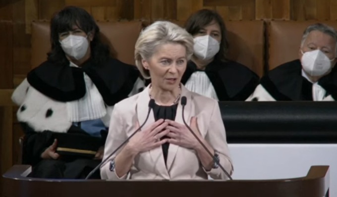 L’Università Cattolica compie 100 anni e a farle gli auguri c’è anche Ursula von der Leyen