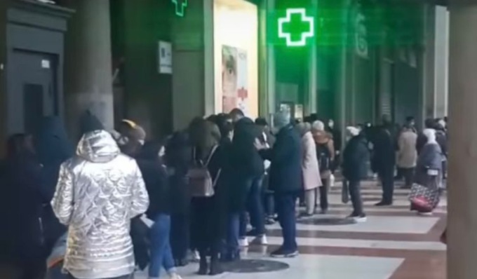 Da oggi in azione la “task force tamponi” di Regione Lombardia: basta file in farmacia?