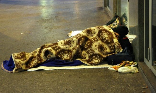 Piano freddo: a Milano mille posti per i senza dimora. L’appello ai milanesi “segnalate chi è in difficoltà”
