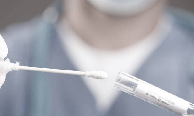 Ruba tamponi, test e reagenti covid dal Policlinico: arrestato