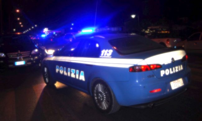 Interventi della polizia la notte di Capodanno, sventata anche una violenza sessuale su una ragazza