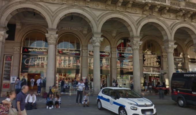 Addio alla Mondadori in Duomo: la libreria trasloca per fare spazio a un lussuoso Hotel