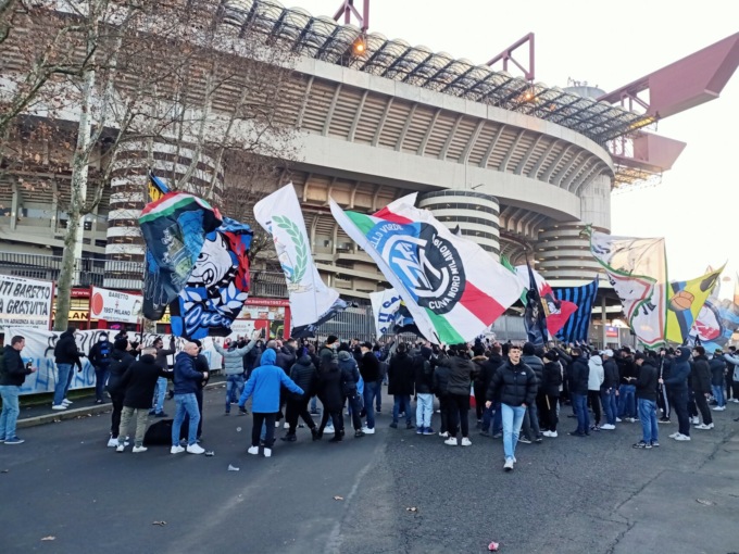 I ragazzi della Nord fuori da San Siro per l’Inter