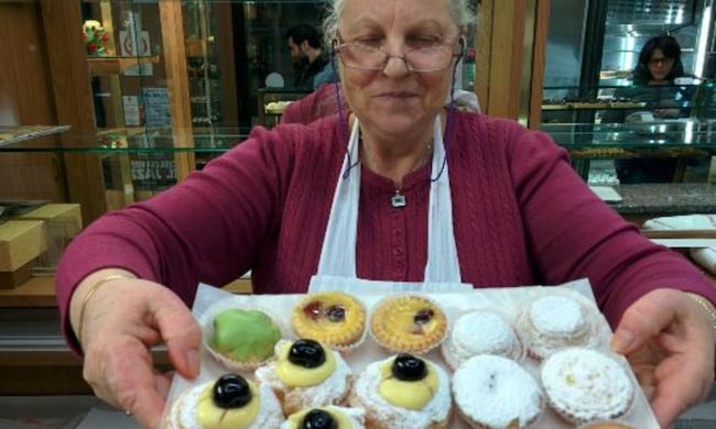Dopo 51 anni chiude Supino, la pasticceria milanese che “selezionava” i clienti