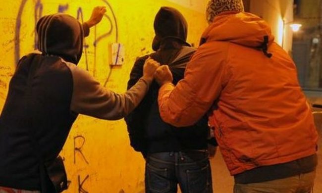 Aggressioni e rapine, incubo finito: arrestati tre minorenni della baby gang “20061”