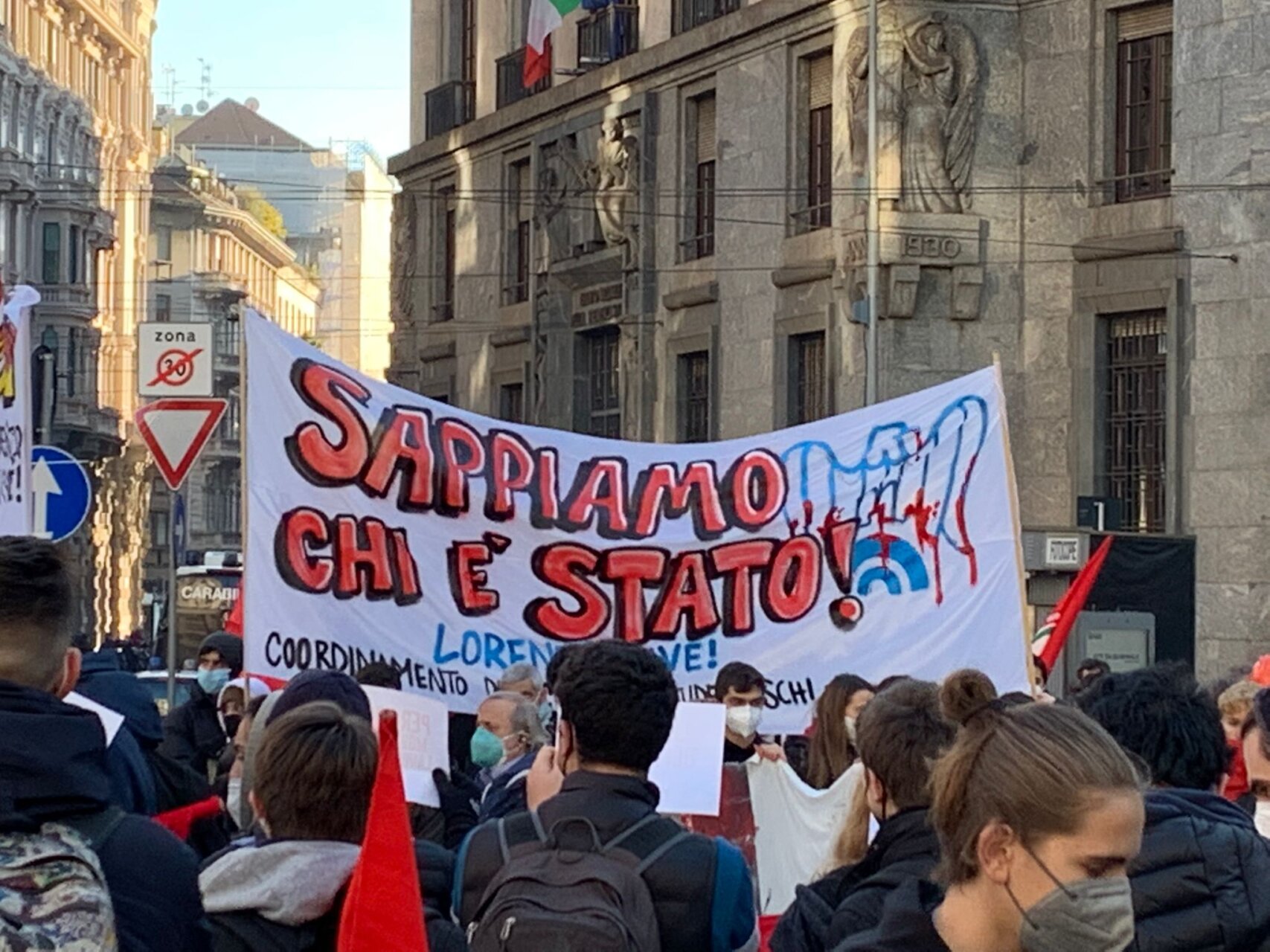 MISSORI, STUDENTI IN PIAZZA CONTRO ALTERNANZA SCUOLA-LAVORO (FOTO 5)