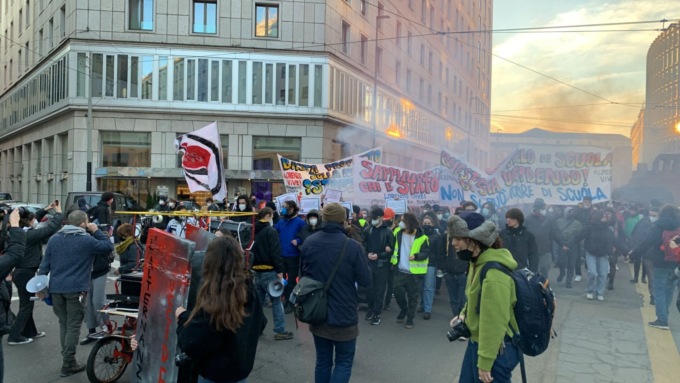 Venerdì 18 febbraio gli studenti tornano in piazza a Milano per una riforma della scuola