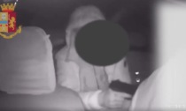 Perde il cellulare mentre rapina un taxista, arrestato un 24enne