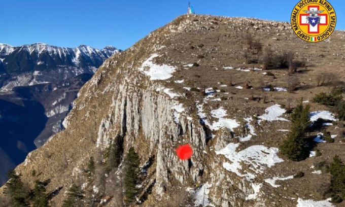 Giovane papà milanese col figlio di 3 anni (e il cane) rimasti bloccati in montagna: salvati dal soccorso alpino