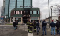 Incendio alla Unicredit, dalle indagini spunta lo spettro del terrorismo anarchico