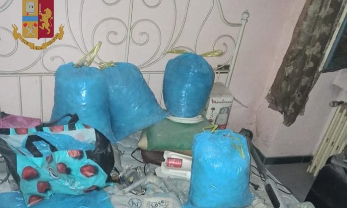 In casa il laboratorio e in macchina la droga: 30enne in manette a Milano