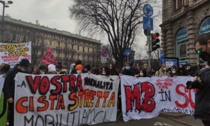 Studenti in piazza a Milano: "Vogliamo un cambio di rotta su maturità e sistema scolastico"