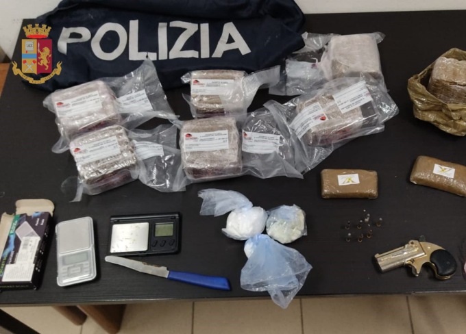 3,5 kg di droga nel box e la spola della droga da Cormano a Milano: arrestato