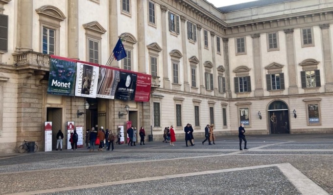 “Occupa” Palazzo Reale dichiarandosi erede dei Savoia e pretende di avere le chiavi