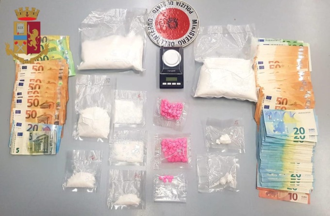 Spacciava Ketamina cocaina rosa arrestato 