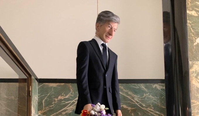 Maurizio Cattelan si impicca per l’Art week 2022 di Milano