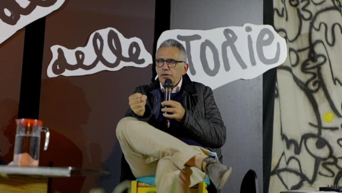 Busta con proiettile a Pregliasco: “Ti spareremo in pancia e nelle gambe”