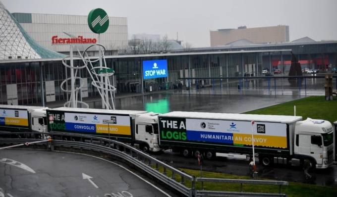 Milano solidale: 8 tir colmi di beni di prima necessità partiti da Rho Fiera e diretti a Varsavia