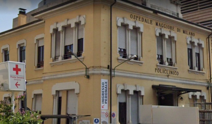 Evade dai domiciliari e protesta su una gru del Policlinico per avere più permessi