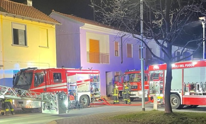 Scoppia un incendio in un appartamento nell’ovest milanese: trovato morto un uomo di 63 anni