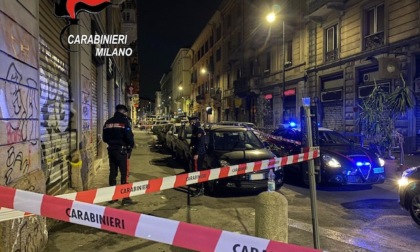 Accoltella in strada un 22enne riducendolo in fin di vita: morto in ospedale