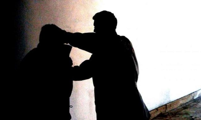 Picchiata e violentata per un’ora: l’incubo di un’anziana di 89 anni