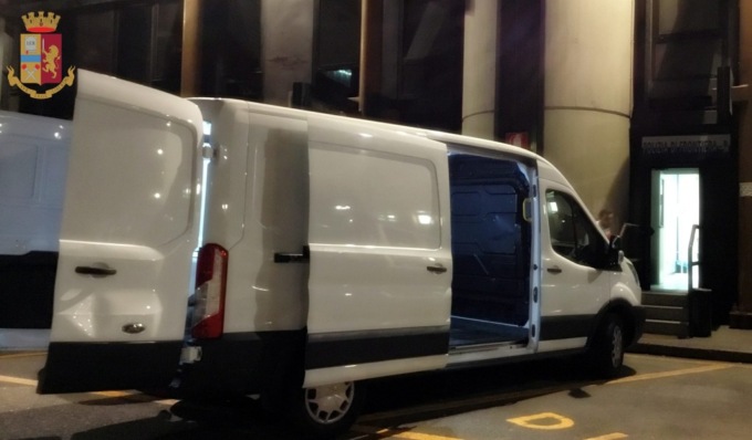 Il camion frigo non raffredda: pesce marcio, niente sushi