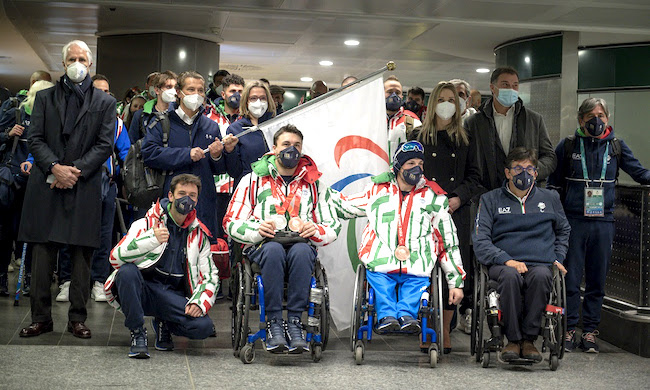 Arrivata a Milano anche la bandiera dei giochi paralimpici