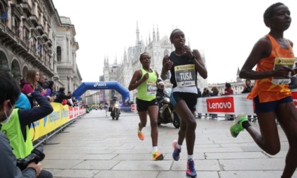 Milano Marathon 2022: 18mila runner si sfidano tra le vie meneghine, lo spettacolo è sempre meraviglioso