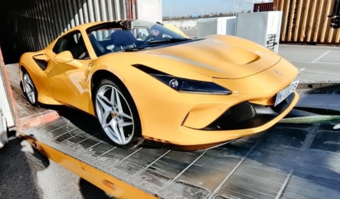 Auto di lusso rubate ritrovate grazie alla “soffiata” di una ditta milanese: erano in un container pronte per finire in Africa